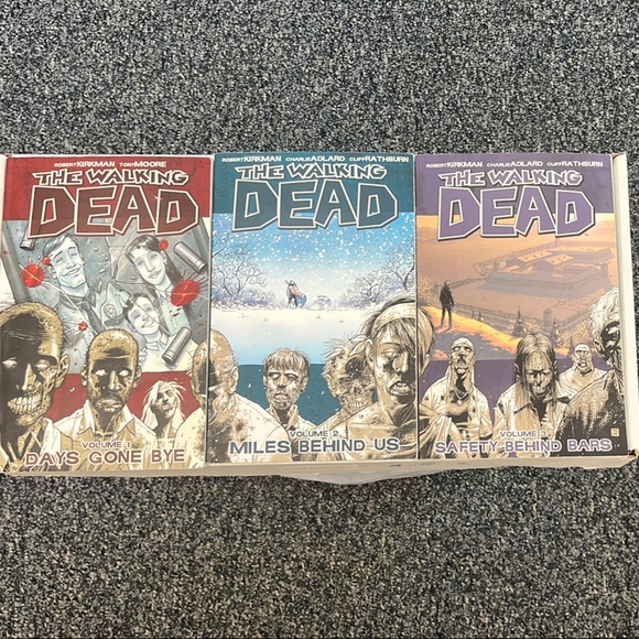 The Walking Dead Comic Book Set - Volumes 1-3 - Picture 1 of 8